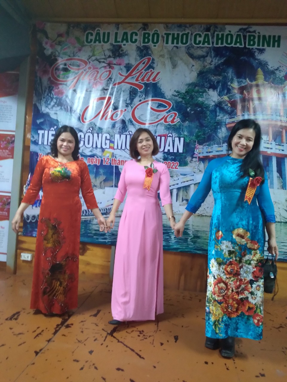 Ch&ugrave;m thơ Xu&acirc;n của H&agrave; Hải Anh